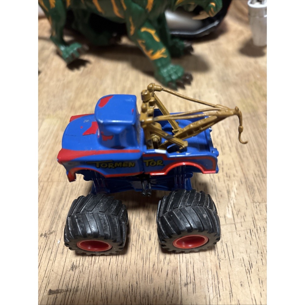 Disney Pixar Cars TORMENTOR Mater Cars Toon Plastic Monster Truck 55505L 2010